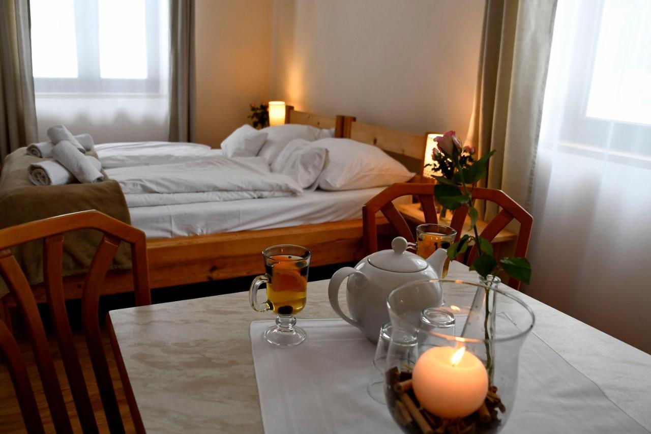 Gosciniec Pod Lubomirem Bed and Breakfast Weglowka  Buitenkant foto