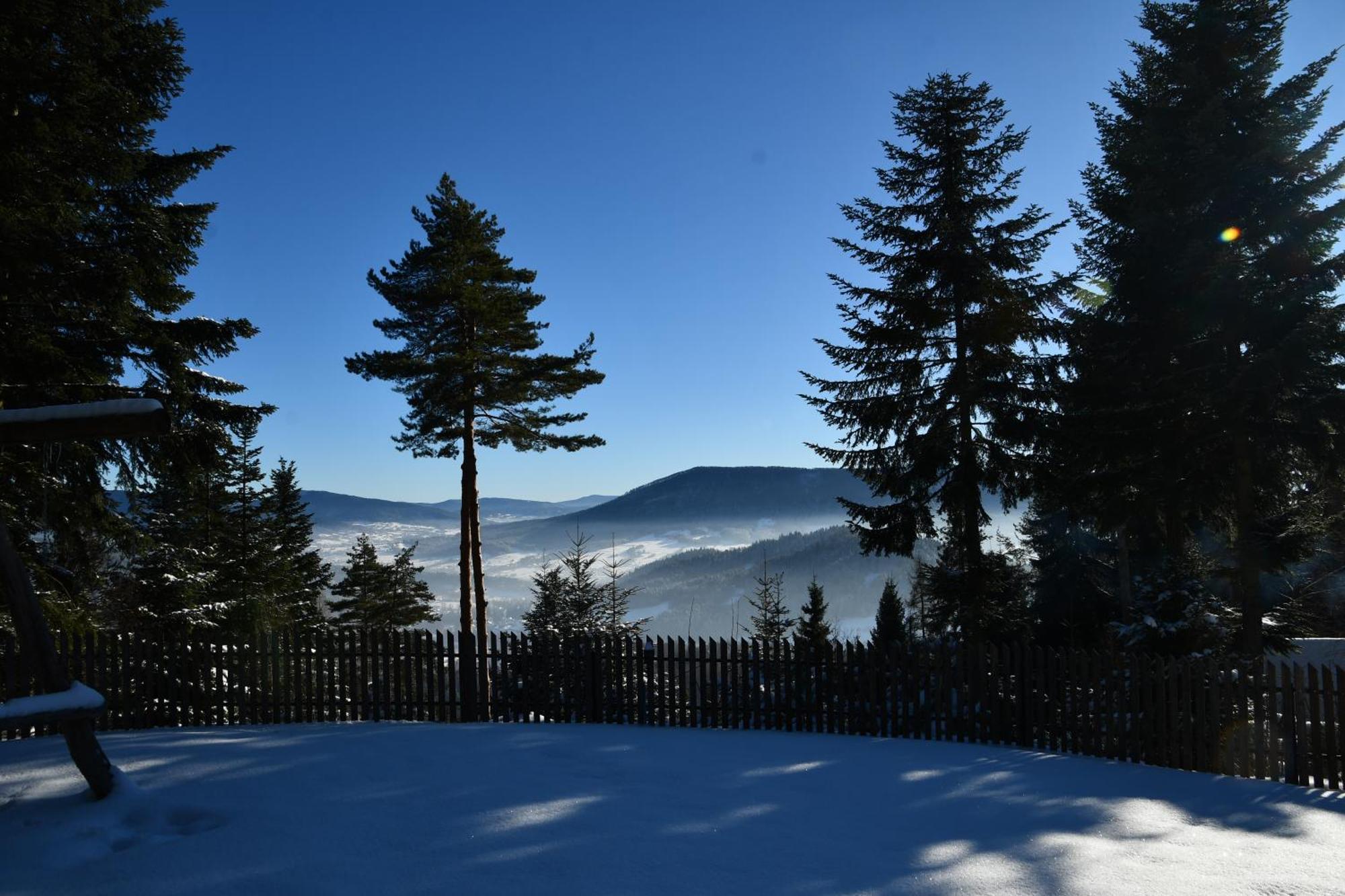 Gosciniec Pod Lubomirem Bed and Breakfast Weglowka  Buitenkant foto