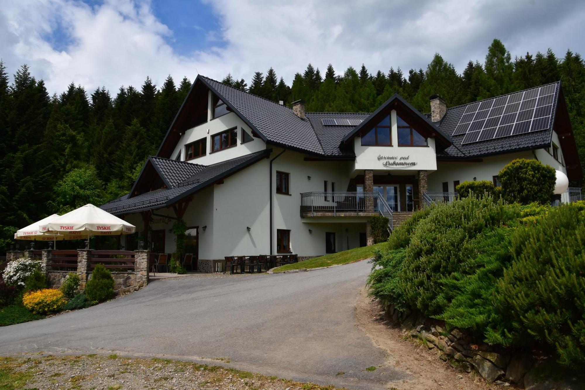 Gosciniec Pod Lubomirem Bed and Breakfast Weglowka  Buitenkant foto